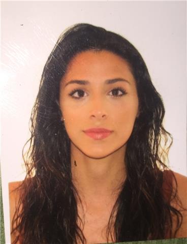 Profesora de inglés, soy española pero tengo inglés como idioma nativo ya que e estudiado toda mi vida fuera de ESPAÑA en colegios internacionales como Oxford college of changzhou, EABH en Belo Horizonte y etc, daría clases a gente que necesita aprender d