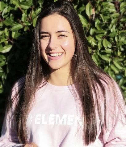 Lycéenne avec option mathématiques peut offrir des cours au plus jeune; surtout collège