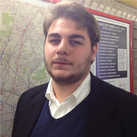 Studente di lettere moderne con diploma Liceo Linguistico per studi umanistici e linguistici a Milano