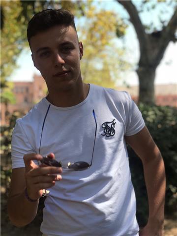 Estudiante de carrera ofrece clases de matemáticas para primaria y eso