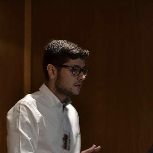 Graduado en filología hispánica. clases de lengua y literatura