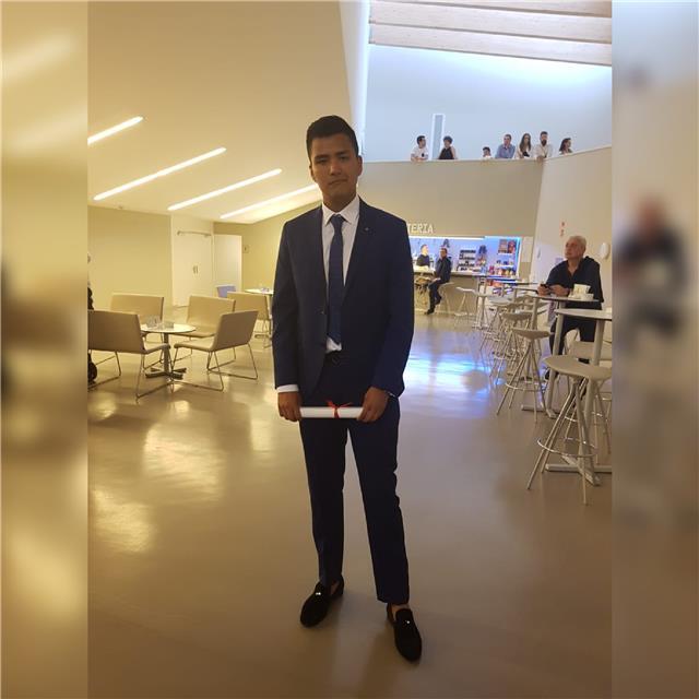 Soy estudiante de 2 de bachillerato pero ya doy algunas clases particulares a niños de la eso