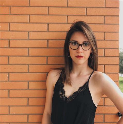 Sono una ragazza di Termoli, frequento il Liceo Scientifico Alfano da Termoli e spesso do lezioni private di matematica/italiano/storia/geografia e scienze per ragazzi alla prima elementare alla terza media