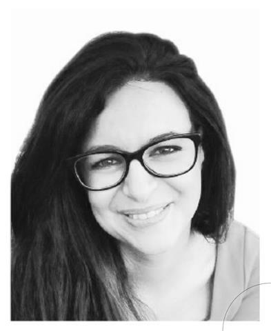 Diseñadora gráfica profesional da clases de adobe photoshop, illustrator e indesign