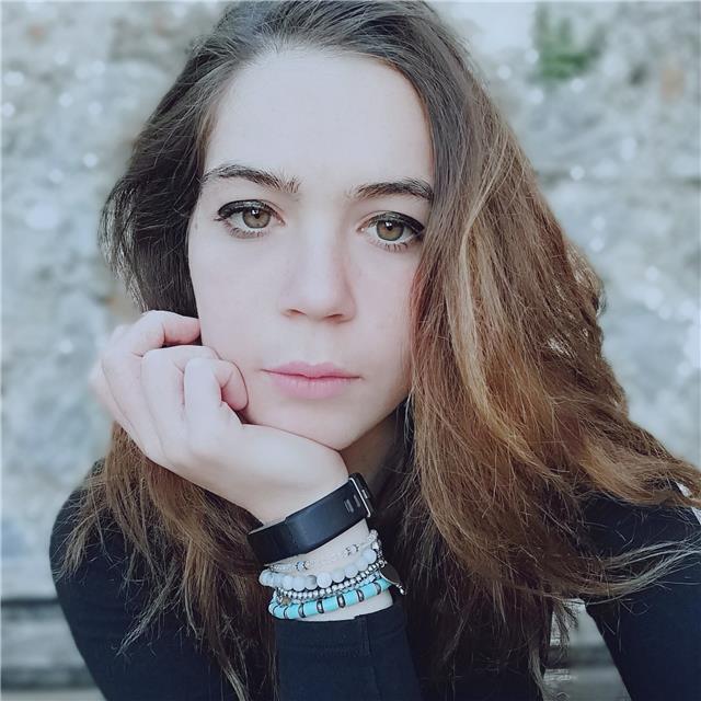 Diplomata presso istituto tecnico artistico impartisce lezioni private d'italiano, arte, storia e altro ancora!
