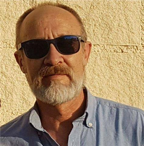 Licenciado en económicas, año 1991. amplia experiencia en la enseñanza de matemáticas a todos los niveles