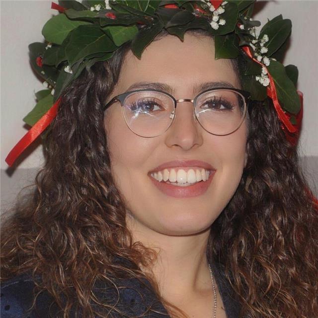Studentessa universitaria offre ripetizioni di francese e di scienze