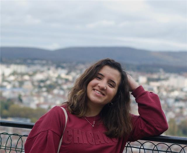 Sono una studentessa/lavoratrice, offro lezioni in presenza (milano) o online di francese!