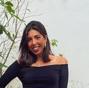 Profesora de inglés con nivel c1 y certificado de b2. ofrezco clases particulares a domicilio, en mi casa u online en la provincia de y graduada de ciencias económicas por lo que podría dar otras materias además de