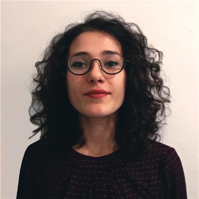 Studentessa laureata in architettura, iscritta alla magistrale di architettura per il progetto sostenibile, da sempre appassionata alle scienze e alle arti offre lezioni a chiunque sia interessato