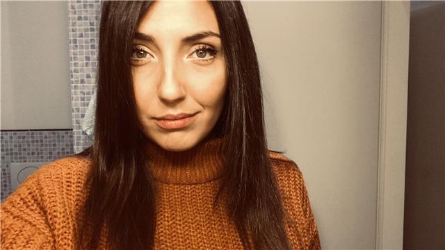 Insegnante di liceo qualificata, impartisce lezioni di Italiano e Storia a ragazzi ed adulti in modalità online o in presenza