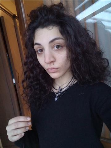 Ragazza diplomata offre ripetizioni in più materie scolastiche