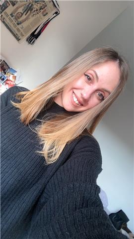 Giovane diplomata allo scientifico con esperienza all’estero (livello C1) disponibile per ripetizioni e lezioni private di inglese a bambini e ragazzi di medie e superiori, nonché aiuto compiti per bambini e ragazzi di elementari e medie