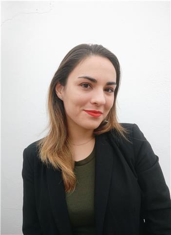 Profesora de refuerzo ofrece clases individuales a estudiantes de ESO y bachiller. Asignaturas variadas: lengua, inglés, francés, química y matemáticas principalmente