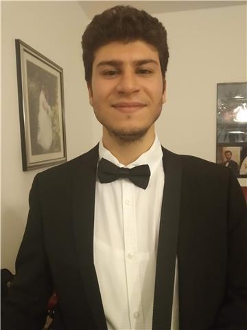 Pianista, musicista ed insegnante di musica, laureato in maestro collaboratore offre lezioni di strumento individuali e di musica propedeutica per gruppi. Non esitate a contattare per info!