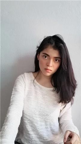 Profesora de inglés, música, actuación, pintura y arte imparte clases a niños y niñas de todas las edades