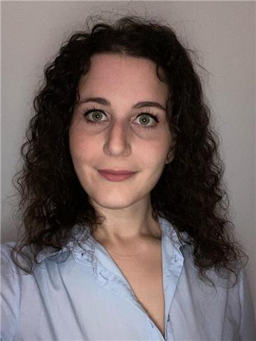Neolaureata magistrale in mediazione linguistica e interculturale offre lezioni di francese e tedesco