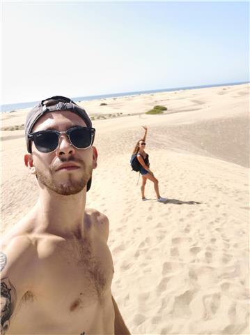 Soy un joven de 20 años con el título electromecánica con un don para enseñar y los niños encantado 😊