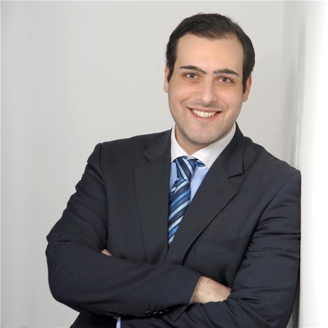 Laureato in management presso prestigiosa università britannica impartisce lezioni di inglese