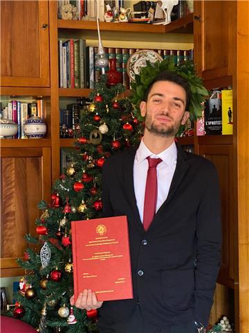 Laureato Liceo Scientifico 94/100 impartisce lezioni di fisica per liceo e matematica delle medie