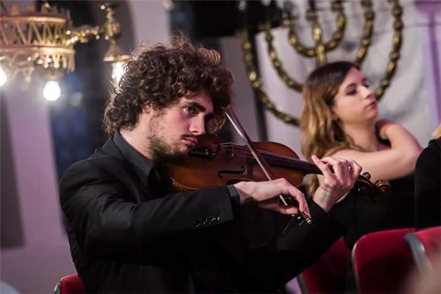 Insegnante,madrelingua serba,ma con ottima conoscenza della lingua italiana e inglese vuole insegnare alle persone a suonare il violino a Trieste