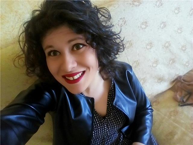 Ragazza amante dei bambini che ha sempre fatto ripetizioni