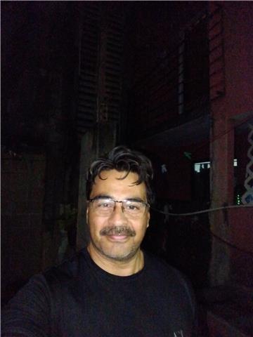 Maestro en forma personalizada a niño, niñas, jóvenes