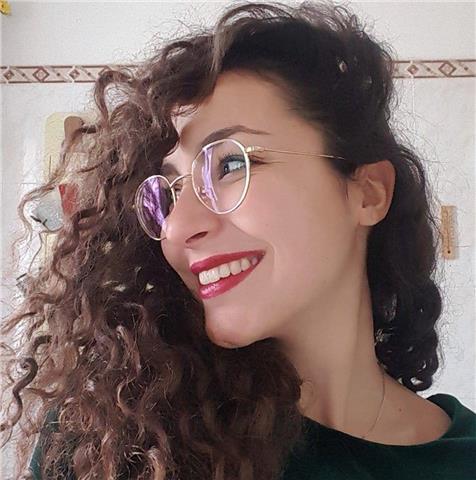 Laureata in fisica presso l'universita degli studi di genova impartisce lezioni di matematica e fiisica per studenti delle scuole superiori