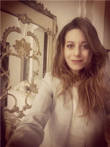 Dottoressa di ricerca impartisce lezioni di latino, italiano, geografia, storia, letteratura a studenti di elementari, medie e superiori