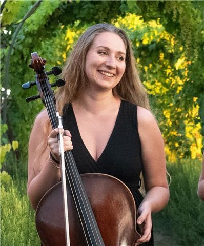 Insegnante di violoncello e solfeggio. scuola superiore di musica con 15 anni di esperienza offre lezioni in presenza ed a distanza a brescia e provincia. diploma vecchio ordinamento e diploma superiore di ii livello in violoncello e musica da camera