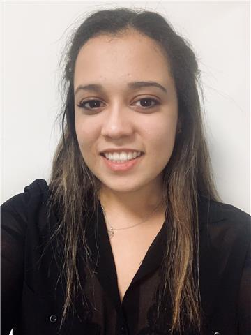 Estudiante de 4° de enfermeria imparte clases a niños de edad primaria