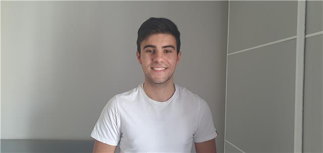 Joven de 17 años,paciente,aplicado y responsable que se ofrece a dar clases a jovenes de primaria o secundaria en la zona de erandio o alrededores