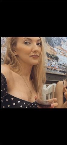 Profesora imparte clases de biología y física y química para alumnos de instituto desde primero de la eso hasta bachillerato