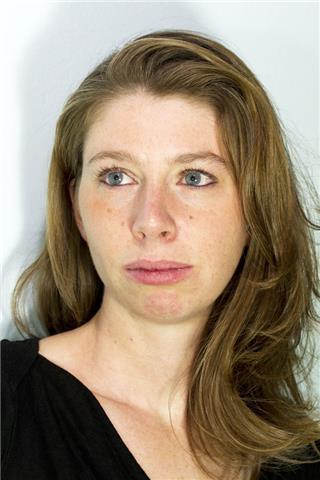 Attrice teatrale professionista impartisce lezioni di teatro, recitazione, dizione