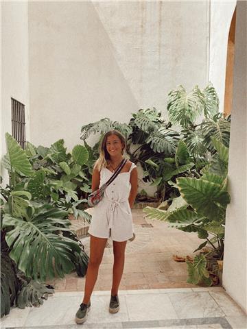 Estudiante de Grado ofrece clases de apoyo de inglés a niños/as (u otras asignaturas con las que necesiten ayuda)