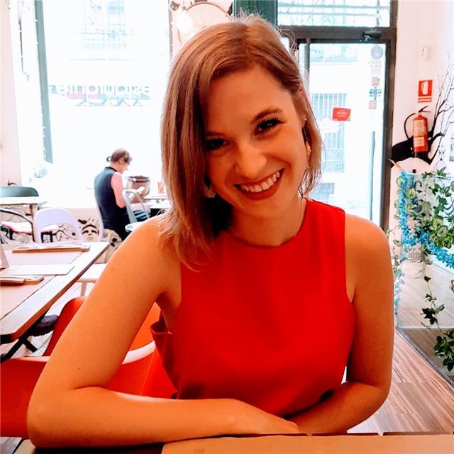 Dot clases de inglés para alumnos de todos edades y niveles de inglés. 20€ p/hora. También hago traducciones y proofreading