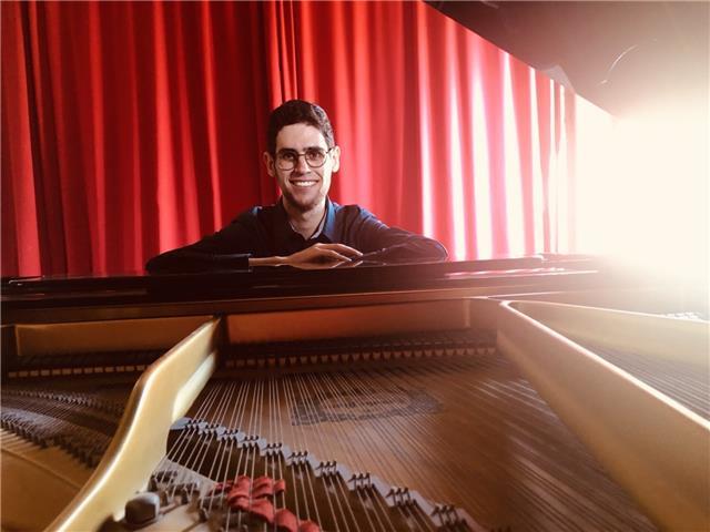 Titulado en grado superior de piano. imparto clases particulares de todos los niveles de piano, lenguaje musical, armonía y análisis
