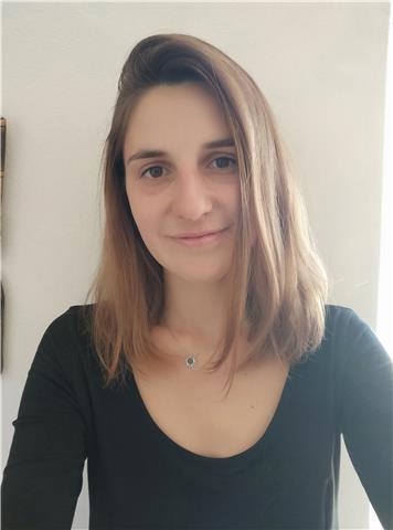 Profesora de música, violín, viola, piano o lenguaje musical, con experiencia de 3 años y titulación superior en la especialidad de violín