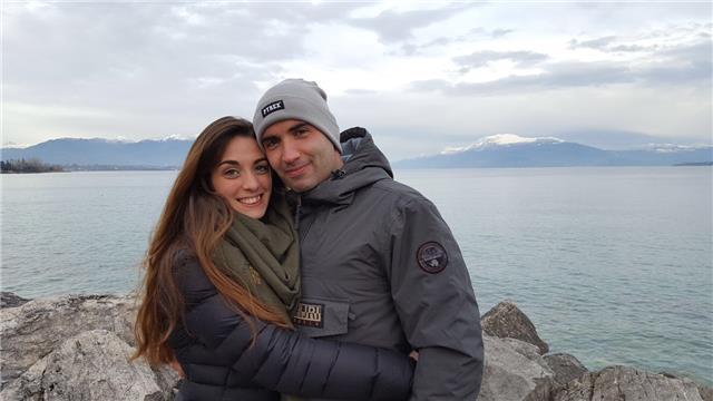 RAGAZZA DI 25 ANNI DIPLOMATA CON OTTIMI VOTI AL LICEO LINGUISTICO