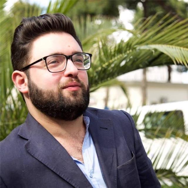 Ragazzo laureando in scienze politiche offre lezioni di matematica e fisica