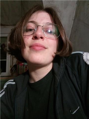 Son graduada en filosofía na usc. ofrézome parq dar clases particulares pola zona de rianxo. presenciais, no meu domicilio, no domicilo dx interesadx e con posibilidade telemática