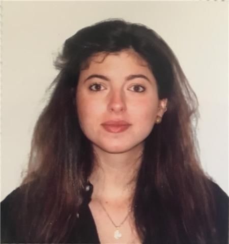 Laureata in Psicologia con il massimo dei voti e Lode e con diploma di maturità Classica offre ripetizione in presenza e online