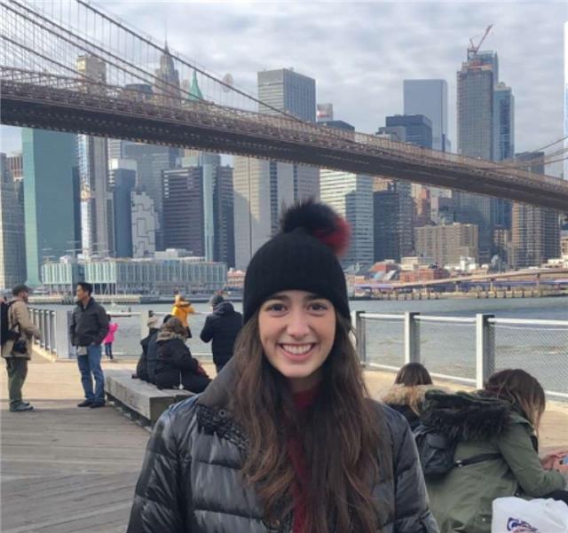 Nativa en Inglés y estudiante en la universidad de Matemáticas da clases de Inglés y Matemáticas