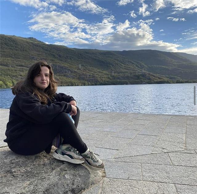 Filóloga clásica imparte clases de alemán. puedo certificar el nivel b2 por la eoi y he estado un año viviendo y estudiando en alemán en tübingen