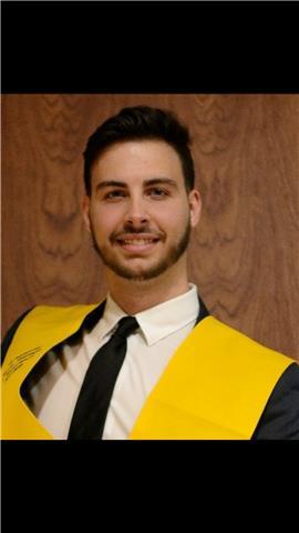 Soy psicólogo y tengo formación en ciencias, además tengo el b2 de inglés