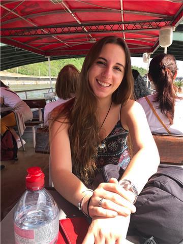 Filóloga hispánica estudiando el máster de profesorado de eso y bachillerato