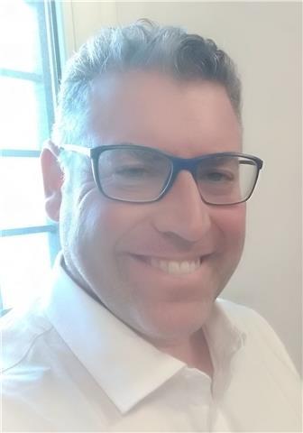 Insegnante di latino e d'italiano, storia e filosofia vorrebbe condividere la conoscenza con ragazzi, studenti e non che abbiano il desiderio di ampliare i loro orizzonti culturali a prescindere dai loro obiettivi
