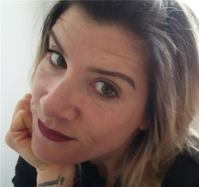 Laureata in psicologia, professionista, offre supporto nello svolgimento dei compiti estivi