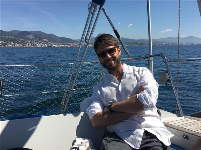 Dottore in Giurisprudenza, Master di secondo livello per le professioni legali, impartisce lezioni di diritto nelle materie sostanziali e processuali