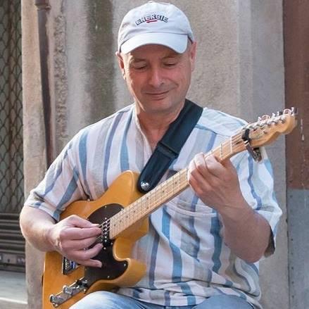 Clases de guitarra música moderna y ukulele